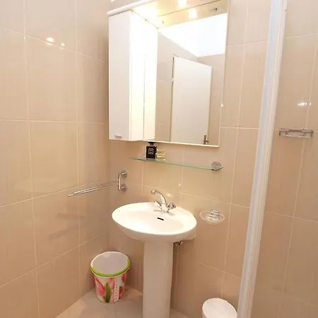 Lili Guest house *